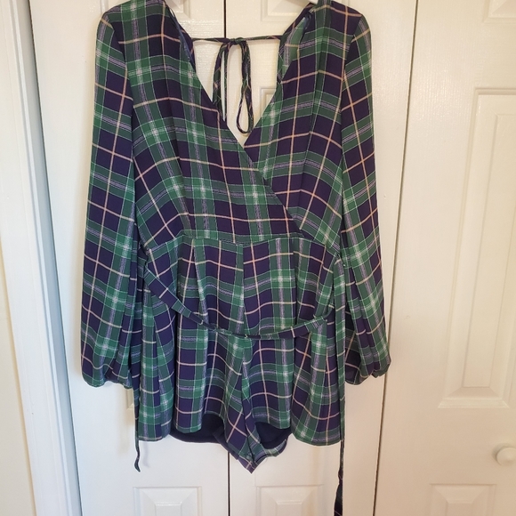NWT Francesca’s Checkered Navy Green Romper - Picture 4 of 5